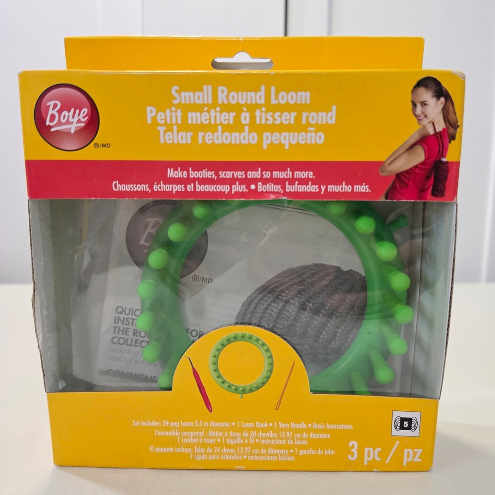 Boye Small Round Loom Kit 24 Peg 5.5 Inch Green for Booties Scarves Hats 3pc Set